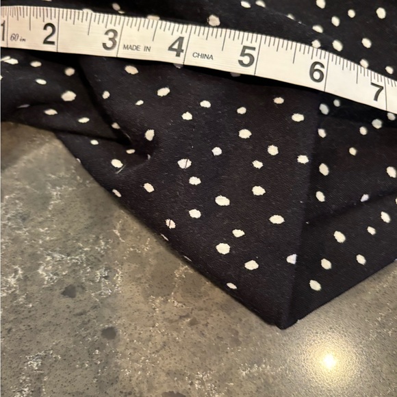 cabi 6636 NWOT Pasadena Shorts Black White Polka Dot Size 8. Slit Pockets Front - Picture 7 of 9